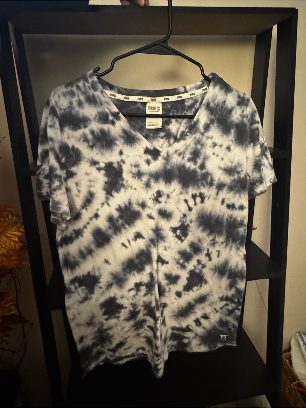 PINK Victoria's Secret Black & White Tie-Dye V-Neck Short Sleeve Tee